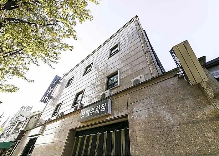 Dapsimni Grim Hotel